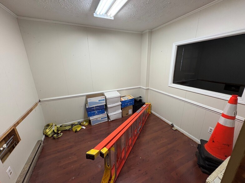 More Photos Of 253 Lawless Creek Rd, Blairs Light Manufacturing For Lease