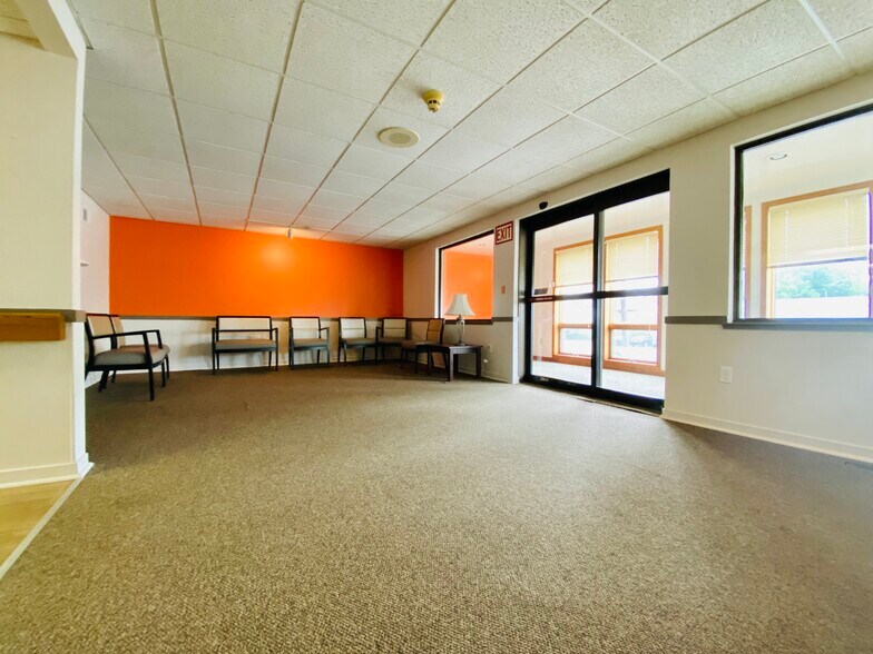 More Photos Of 915 N Hanover St, Elizabethtown Medical For Sale