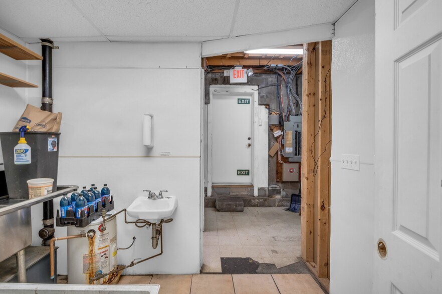 More Photos Of 288 Washington St, Peabody Convenience Store For Sale