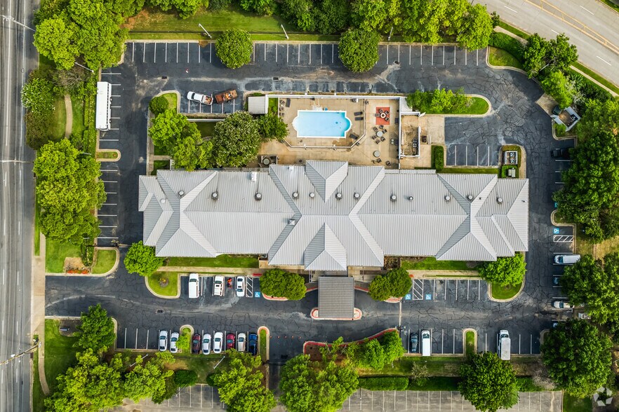 More Photos Of 3076 Kirby Pky, Memphis Hotel For Sale