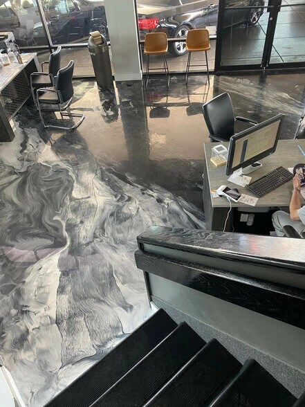 More Photos Of 8140 E Butherus Dr, Scottsdale Auto Dealership For Lease