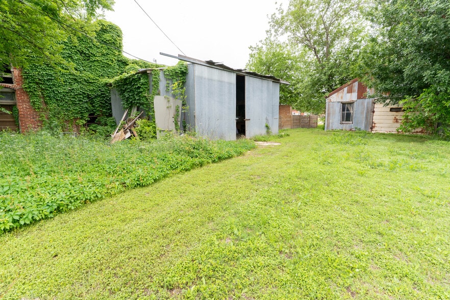 More Photos Of 110 E Clark St, Bartlett General Retail For Sale