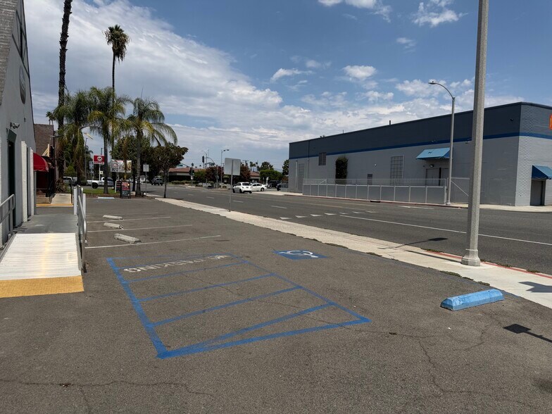 More Photos Of 6461 Brockton Ave, Riverside Restaurant For Sale