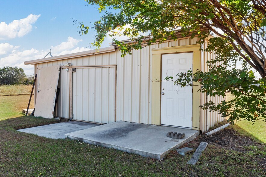 More Photos Of 6604 N State Highway 6, Woodway Storefront Retail Office For Lease