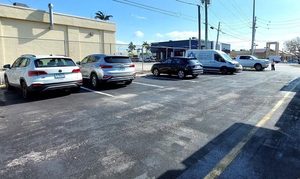 More Photos Of 801 W 48th St, Hialeah Medical For Lease