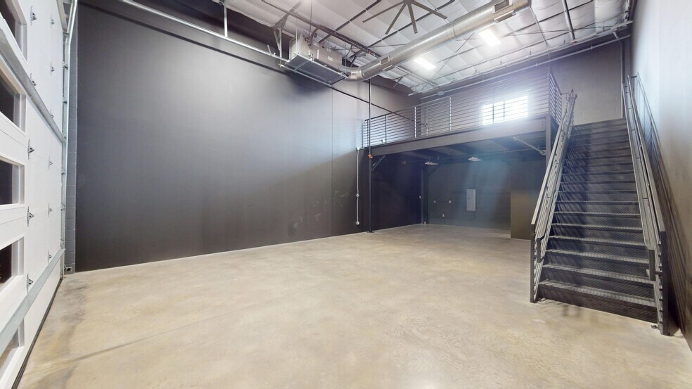 More Photos Of 2100 Double Creek Dr, Round Rock Warehouse For Lease