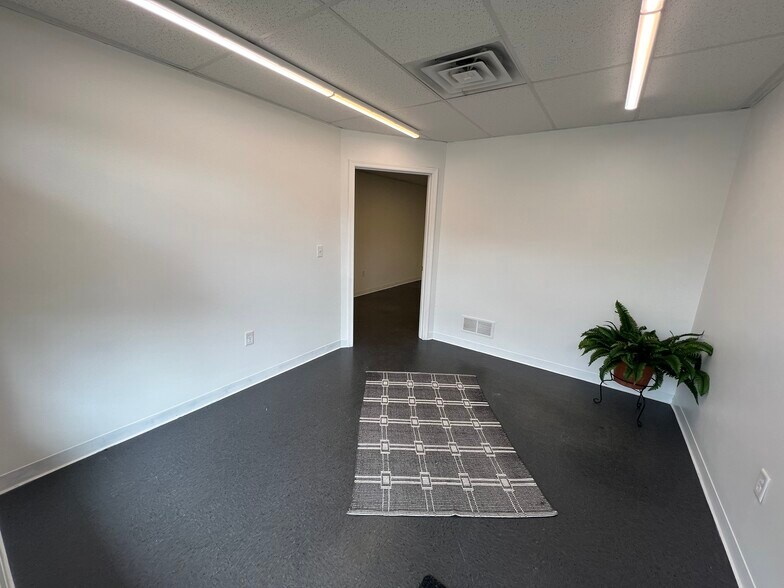 More Photos Of 1305 S Raccoon Rd, Youngstown Storefront Retail Office For Lease