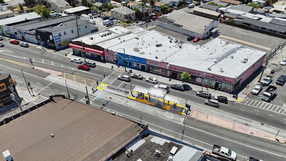 More Photos Of 7134 International Blvd, Oakland Showroom For Sale