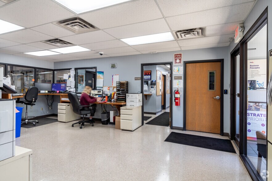 More Photos Of 4025 S Dye Rd, Swartz Creek Truck Terminal For Sale