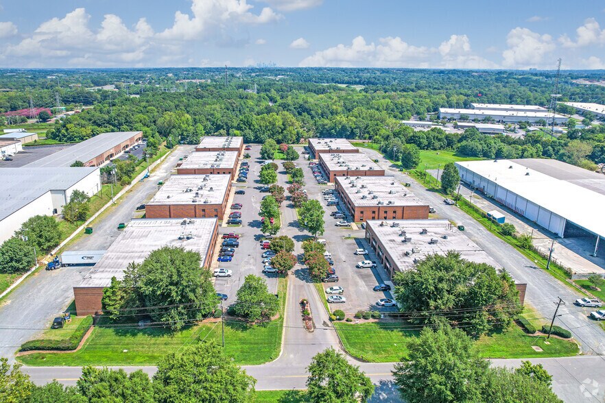 More Photos Of 428-438 Crompton St, Charlotte Light Distribution For Lease