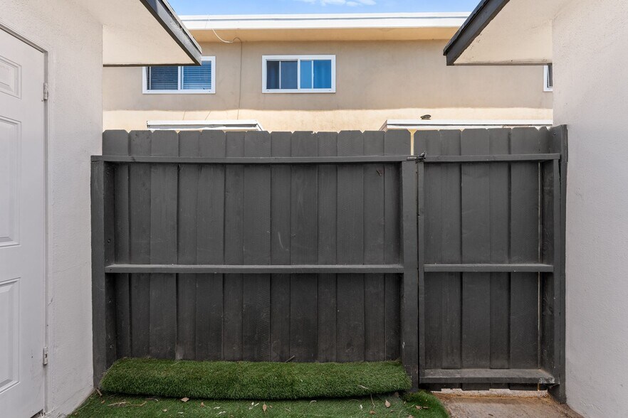 More Photos Of 595 7th St, Imperial Beach Apartments For Sale