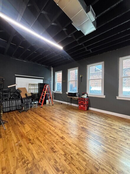 More Photos Of 275 W 4th St, Winston-Salem General Retail For Lease