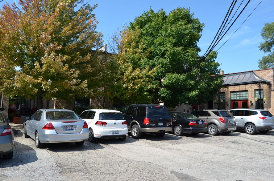 More Photos Of 518-534 N Milwaukee Ave, Libertyville Storefront Retail Residential For Lease