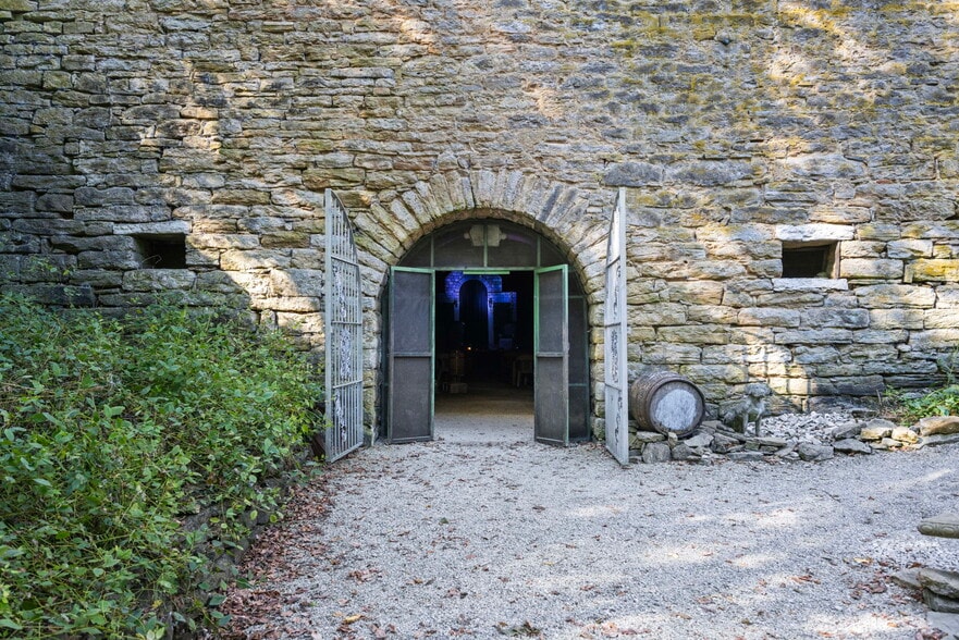 More Photos Of 4465 W Augusta Chatham Rd, Augusta Winery Vineyard For Sale