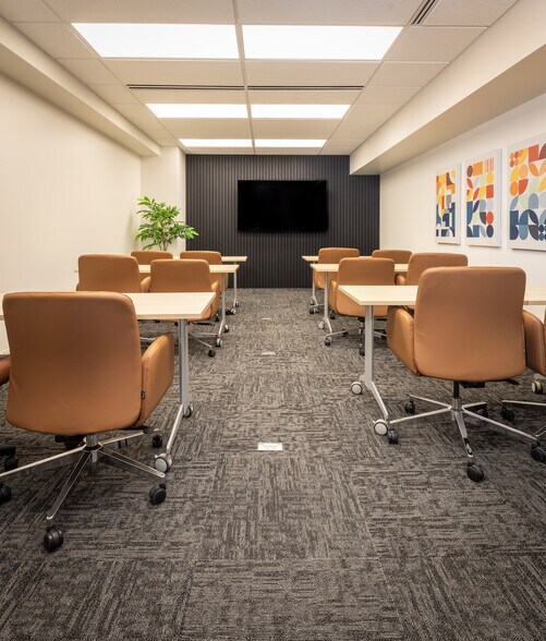 More Photos Of 2378 Wilshire Blvd, Mound Warehouse For Lease