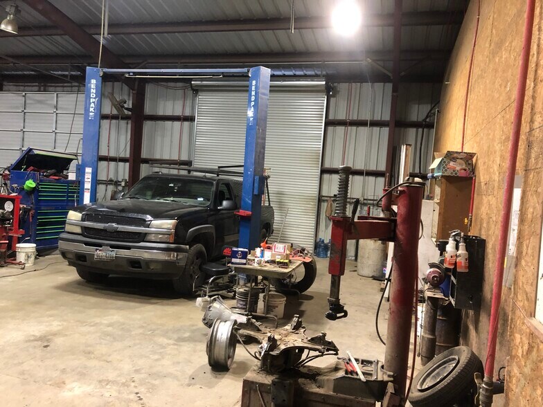 More Photos Of 3005 E Highway 190, Lampasas Auto Repair For Sale