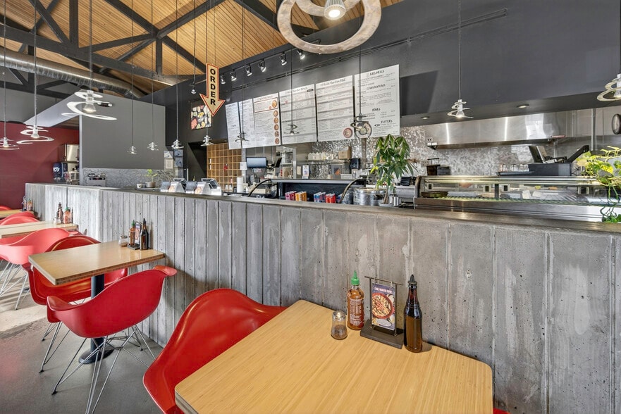 More Photos Of 100 W Troutman Pky, Fort Collins Restaurant For Lease