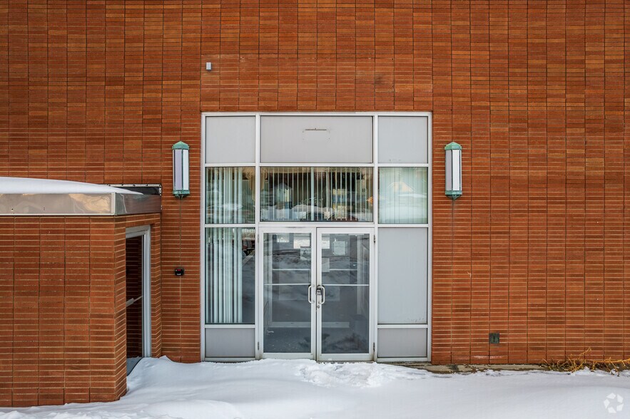 More Photos Of 30 E Main St, Geneva General Retail For Lease