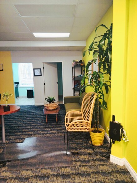 More Photos Of 171 E Thousand Oaks Blvd, Thousand Oaks Storefront Retail Office For Lease