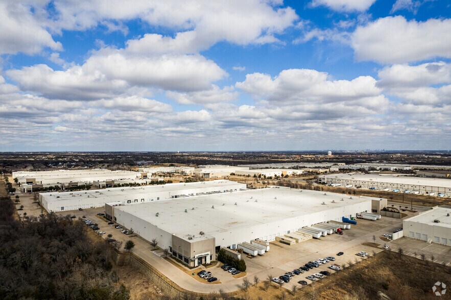 More Photos Of 501 Gerault Rd, Flower Mound Warehouse For Lease