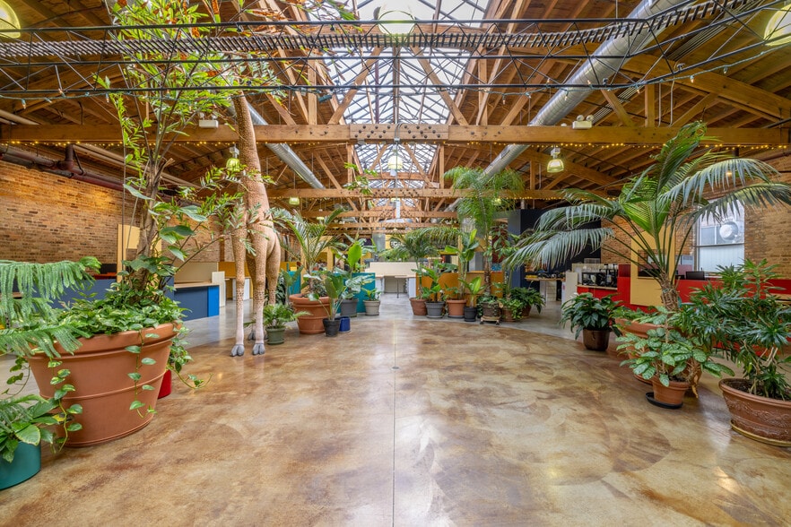 More Photos Of 21 S Racine Ave, Chicago Warehouse For Lease