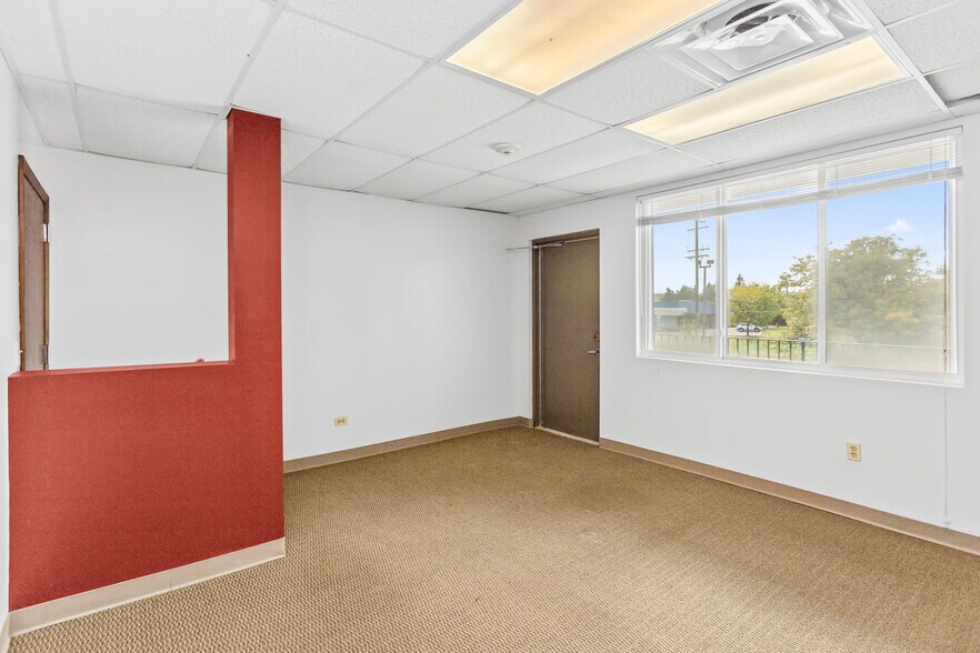 More Photos Of 2202-2230 W Algonquin Rd, Rolling Meadows General Retail For Sale