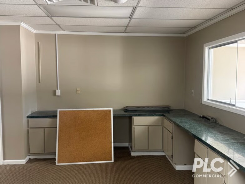 More Photos Of 88 Public Sq, Darlington Office For Lease