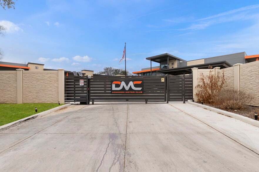 More Photos Of 7231 Stonewall Bnd, San Antonio Self Storage For Sale