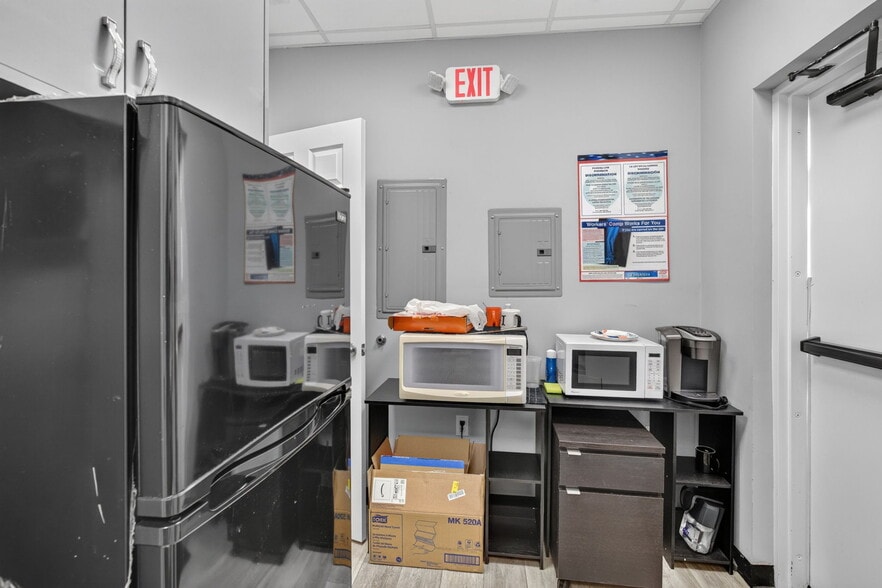 More Photos Of 8080 Pasadena Blvd, Pembroke Pines Office For Lease