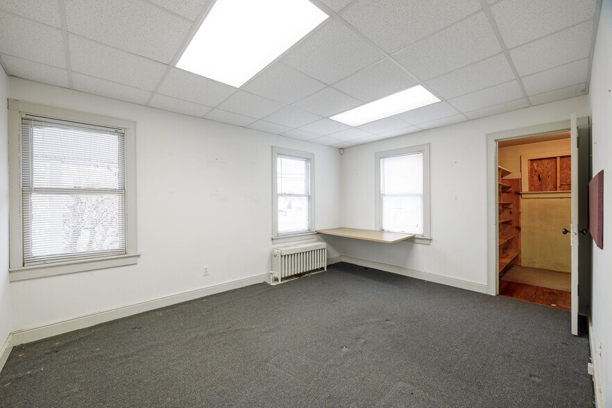 More Photos Of 217 E Williamsburg Rd, Sandston Office For Sale