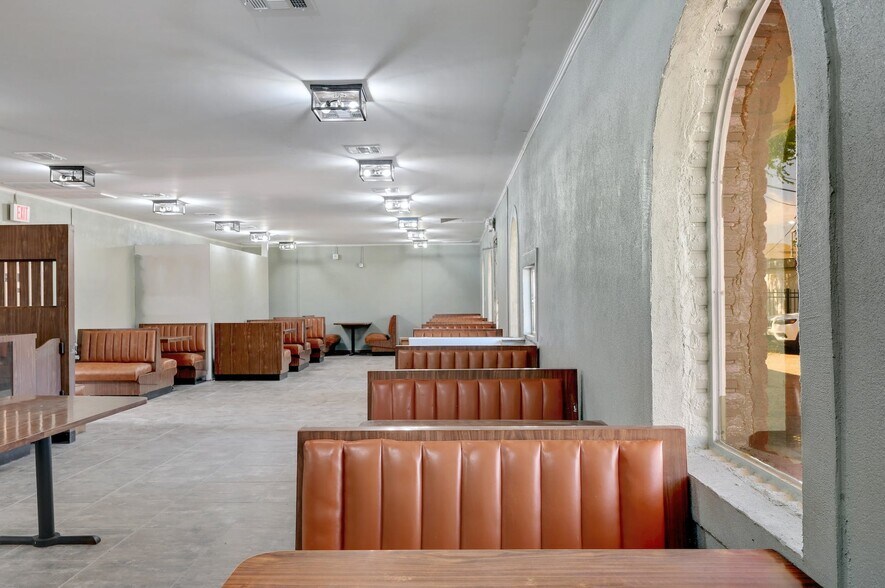 More Photos Of 2200-2204 S WW White Rd, San Antonio Restaurant For Lease