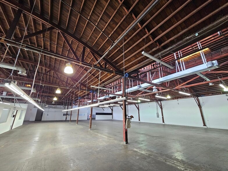 More Photos Of 2853 E Pico Blvd, Los Angeles Warehouse For Lease