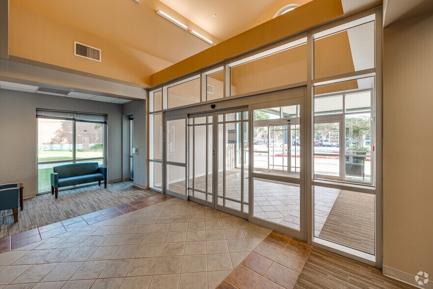 More Photos Of 707 S Fry Rd, Katy Unknown For Lease