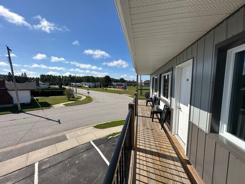 More Photos Of 171 Mission Rd, Wawa Hotel For Sale