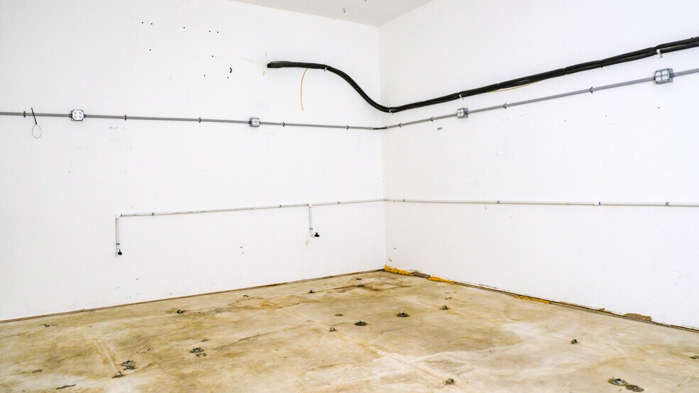 More Photos Of 440 Dry Bridge Rd, North Kingstown Warehouse For Sale