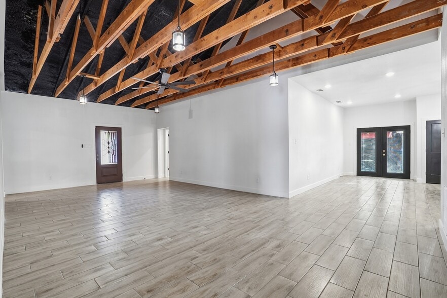 More Photos Of 7327 19th St, Lubbock Office For Sale