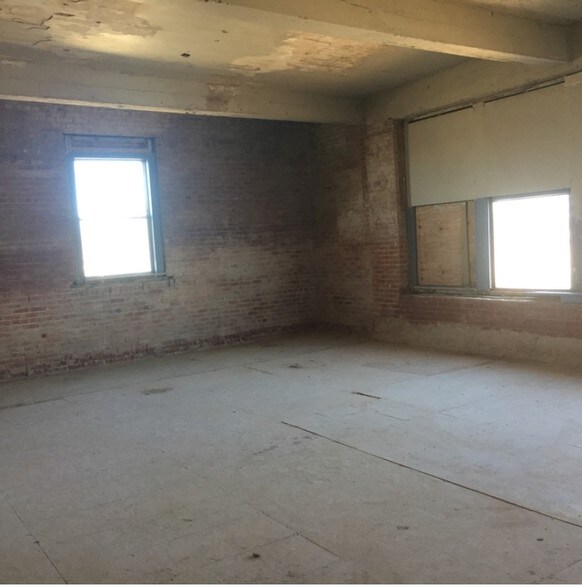 More Photos Of 1900 NW 10th St, Oklahoma City Schools For Sale