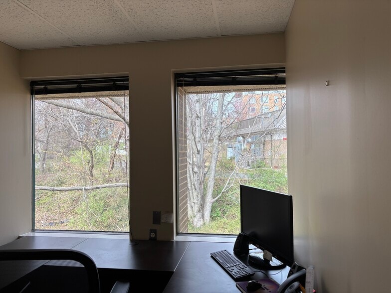 More Photos Of 11860-11864 Sunrise Valley Dr, Reston Office For Sale