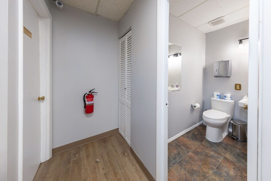 More Photos Of 6116 Rolling Rd, Springfield Medical For Sale