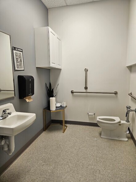 More Photos Of 501 NW 4th St, Evansville Industrial For Sale