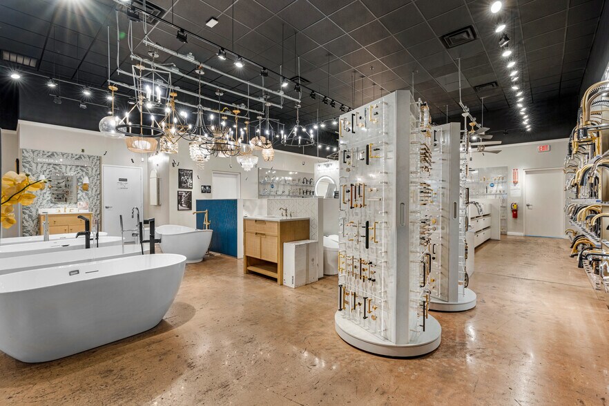 More Photos Of 889 Mabry St, Tallahassee Warehouse For Sale