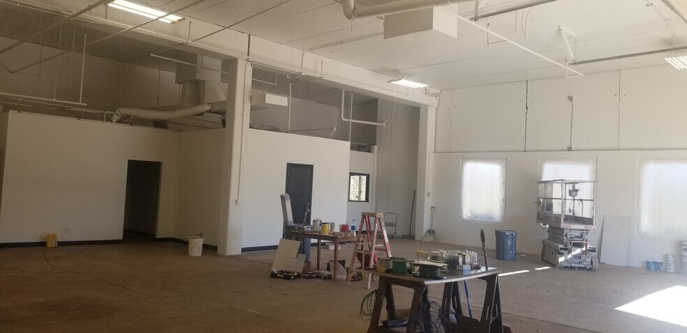 Primary Photo Of 850 Meadowview Crossing, West Chicago Showroom For Lease