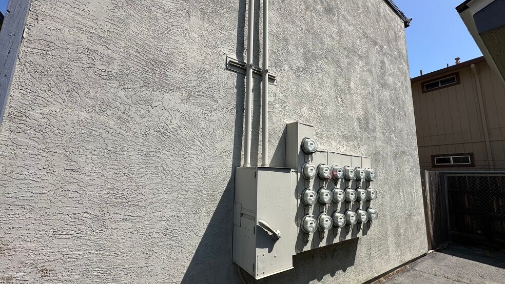 More Photos Of 610 E Pine St, Lodi Apartments For Sale