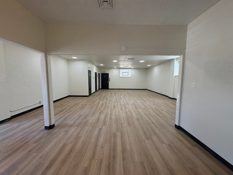 More Photos Of 3611 Main St, Kansas City Office For Lease