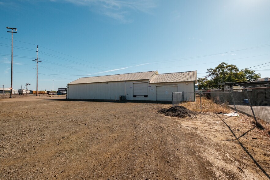 More Photos Of 500 Queen Ave SW, Albany Service For Sale