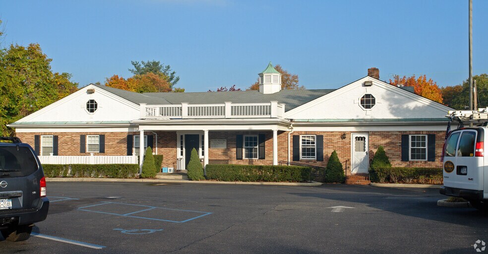 More Photos Of 164 E Main St, Huntington Medical For Lease