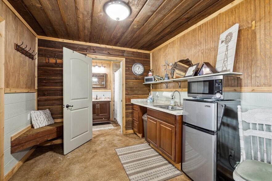 More Photos Of 18232 County Road 127, Pearland Lodge Meeting Hall For Sale