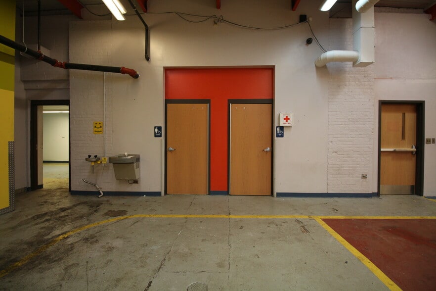 More Photos Of 925 N 8th St, Camden Warehouse For Lease
