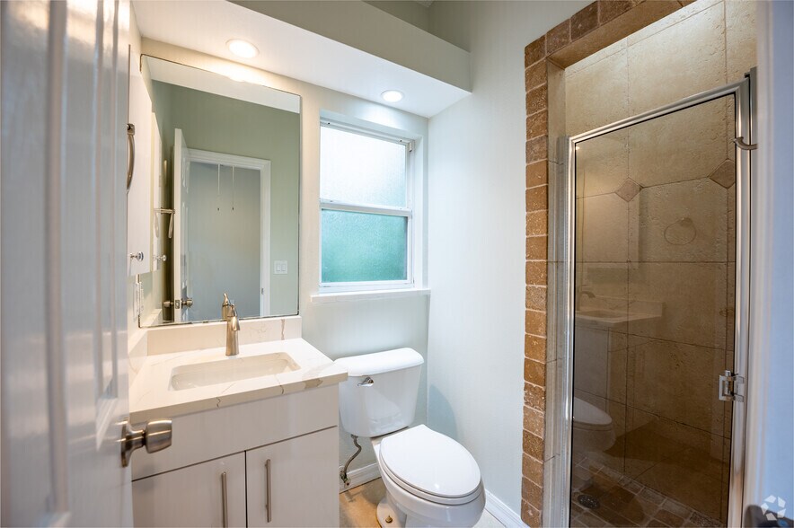 More Photos Of 1700-1704 Redwood St, Sarasota Apartments For Sale