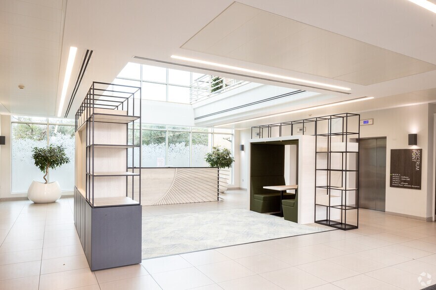 More Photos Of 279 Farnborough Rd, Farnborough Office For Lease
